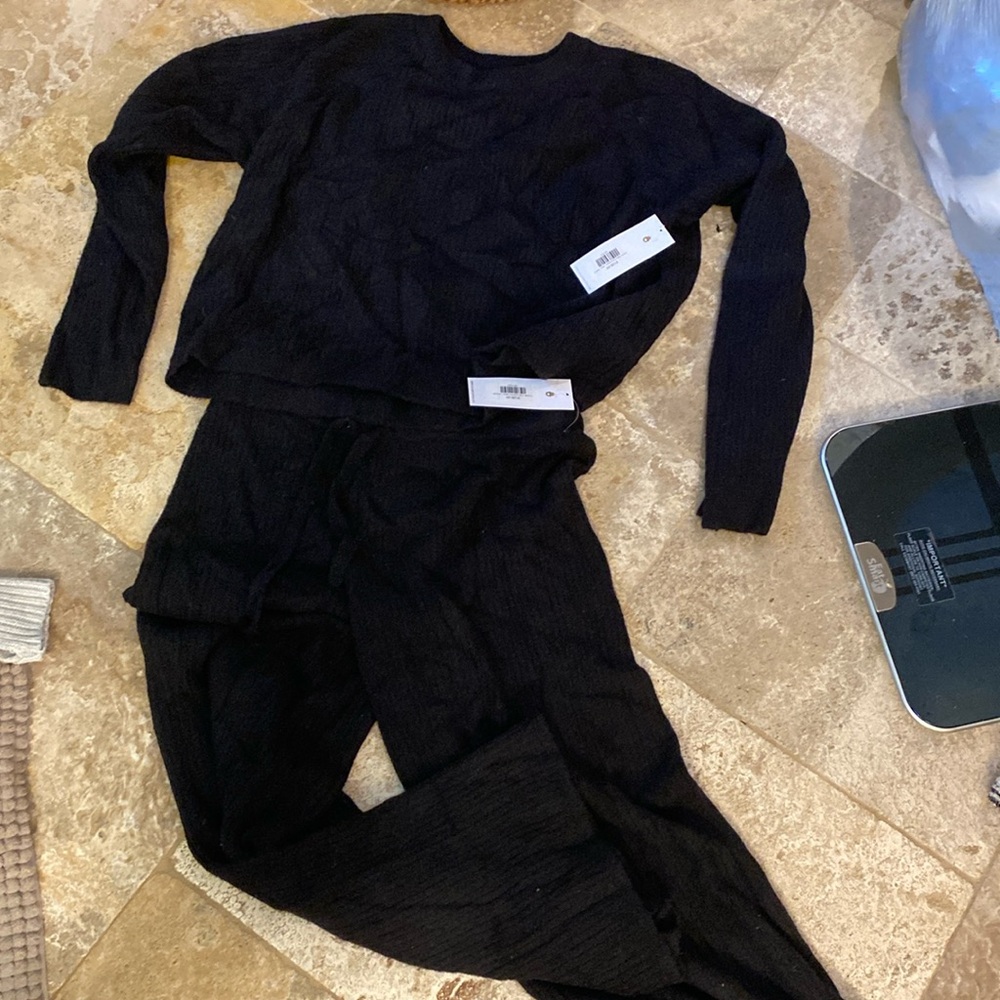 Spiritual Gangster Chenille top and bottom set. Size is medium.100% nylon.